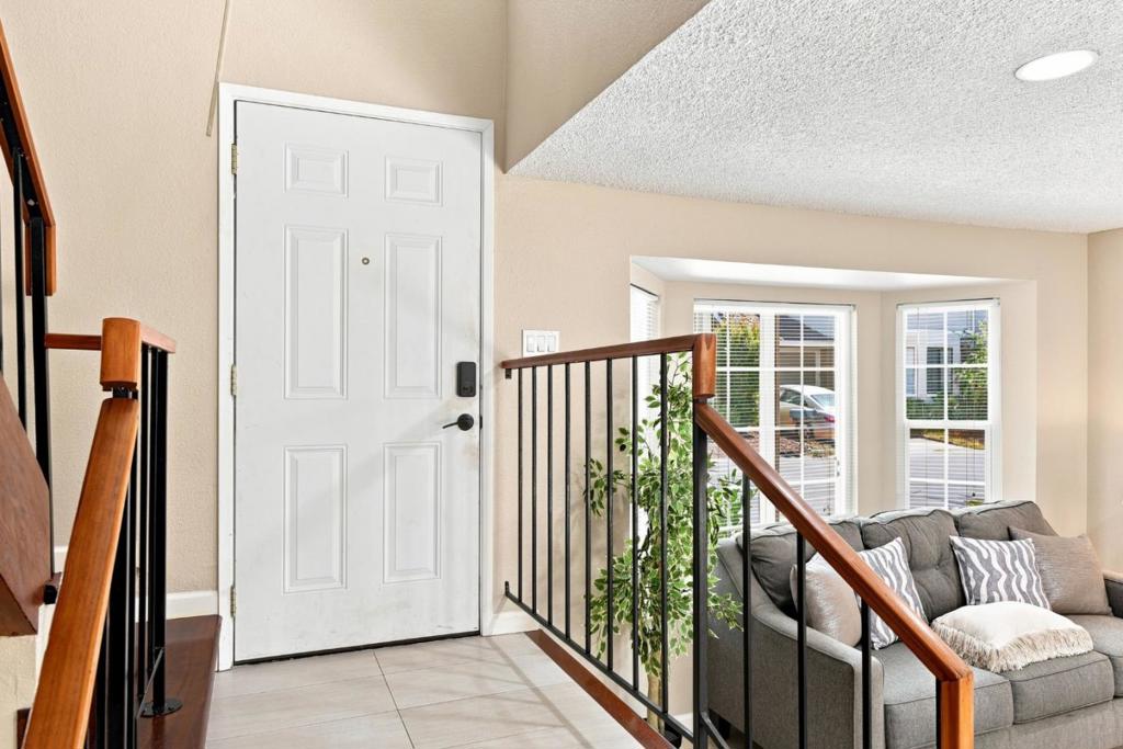 977 Ivory Creek Drive Property Photo 9
