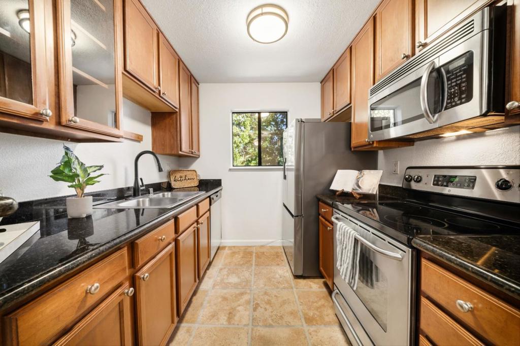 872 Catkin Court Property Photo 16