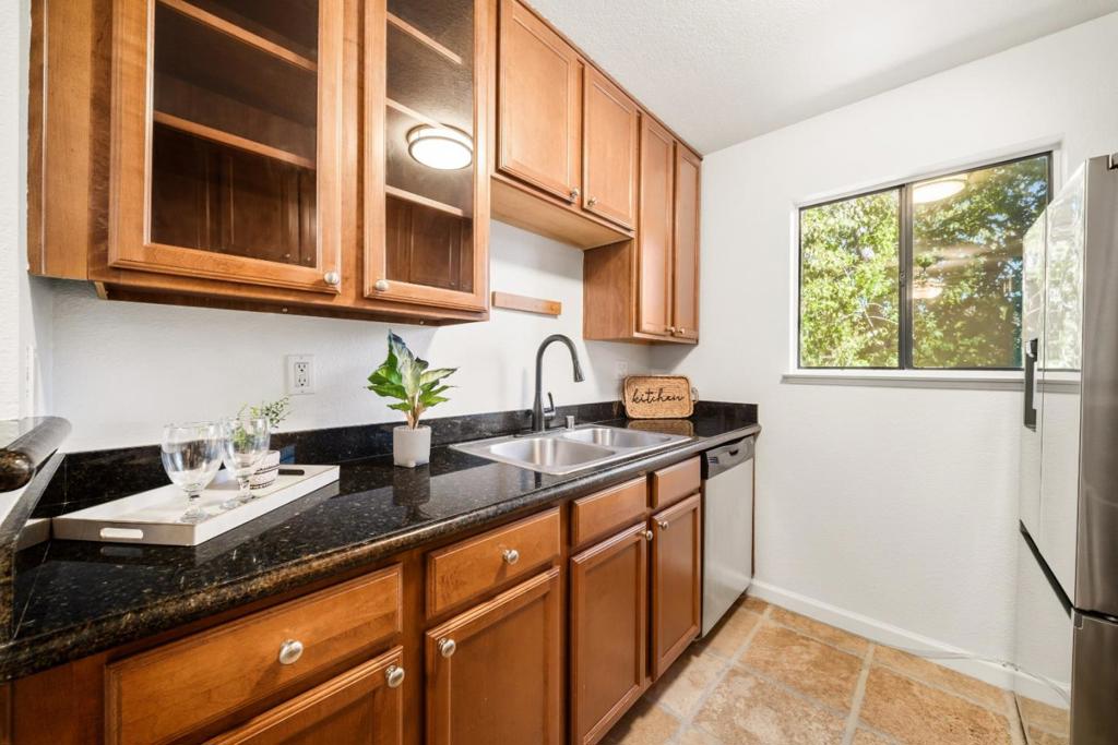 872 Catkin Court Property Photo 19