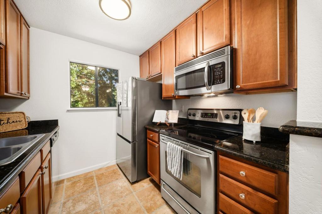 872 Catkin Court Property Photo 20