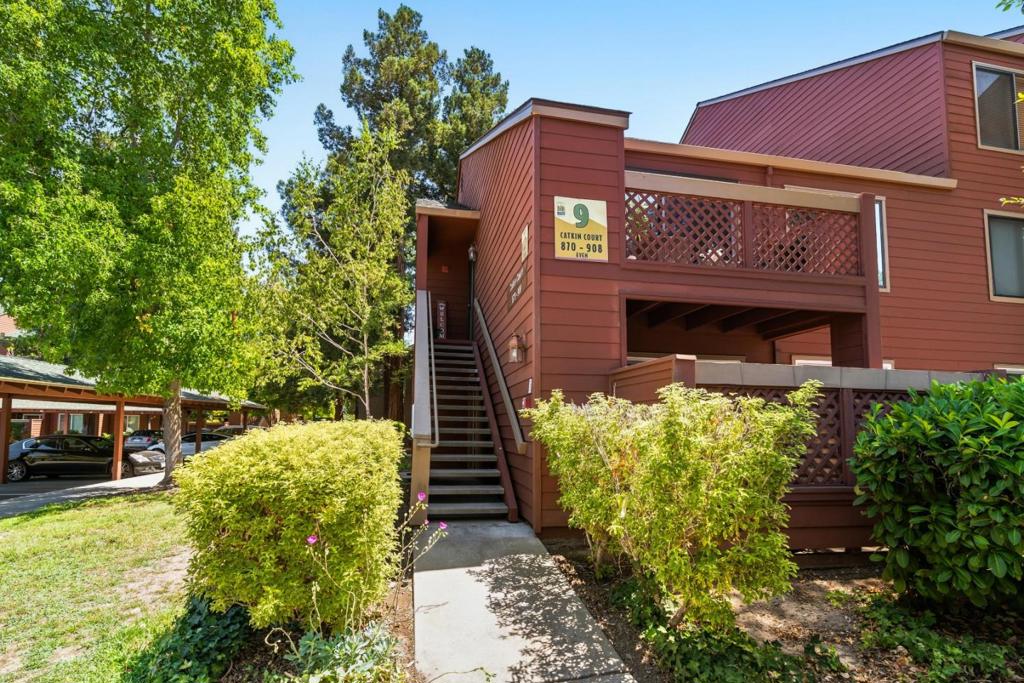 872 Catkin Court Property Photo 33