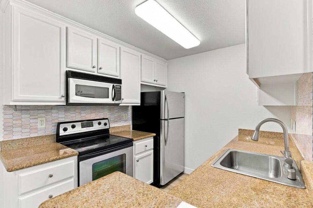 2695 Somerset Park Circle Property Photo 9
