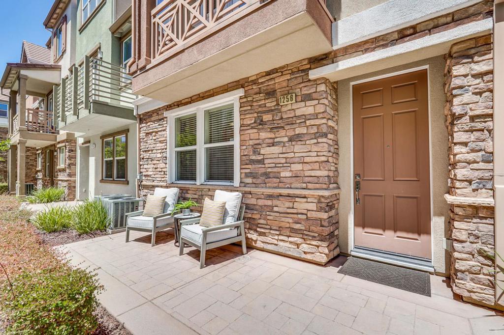 1256 Water Lily Way Property Photo 3