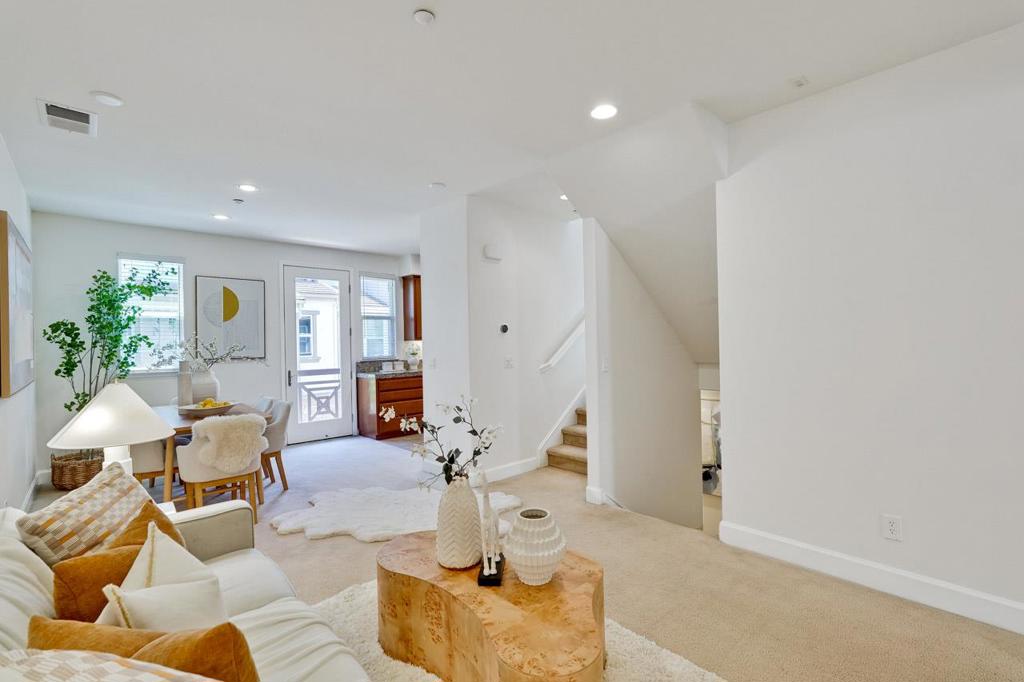 1256 Water Lily Way Property Photo 13