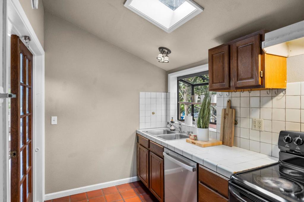 226 Walnut Street Property Photo 17