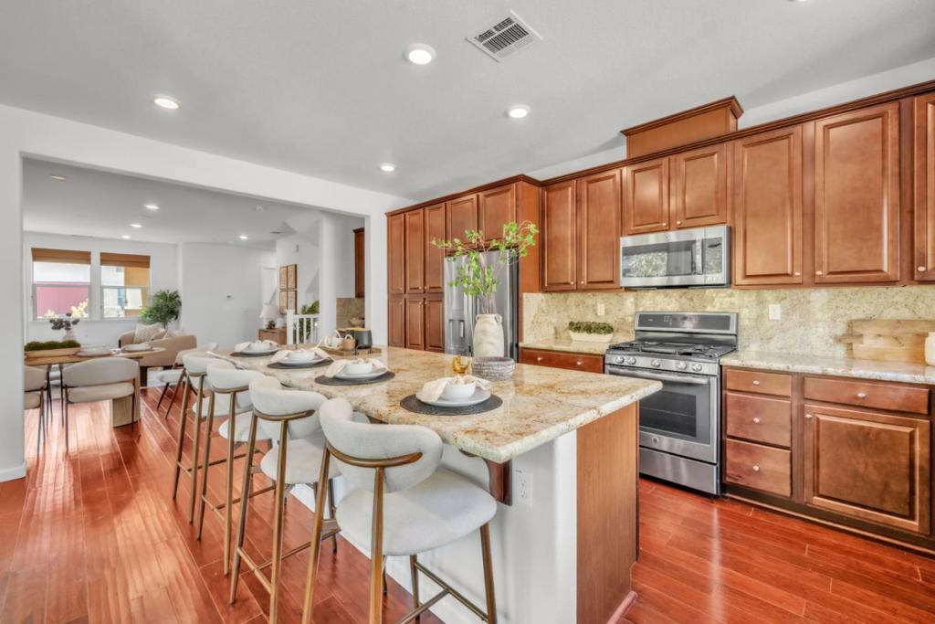 2799 Montecito Vista Way Property Photo 1