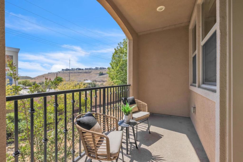 2799 Montecito Vista Way Property Photo 5