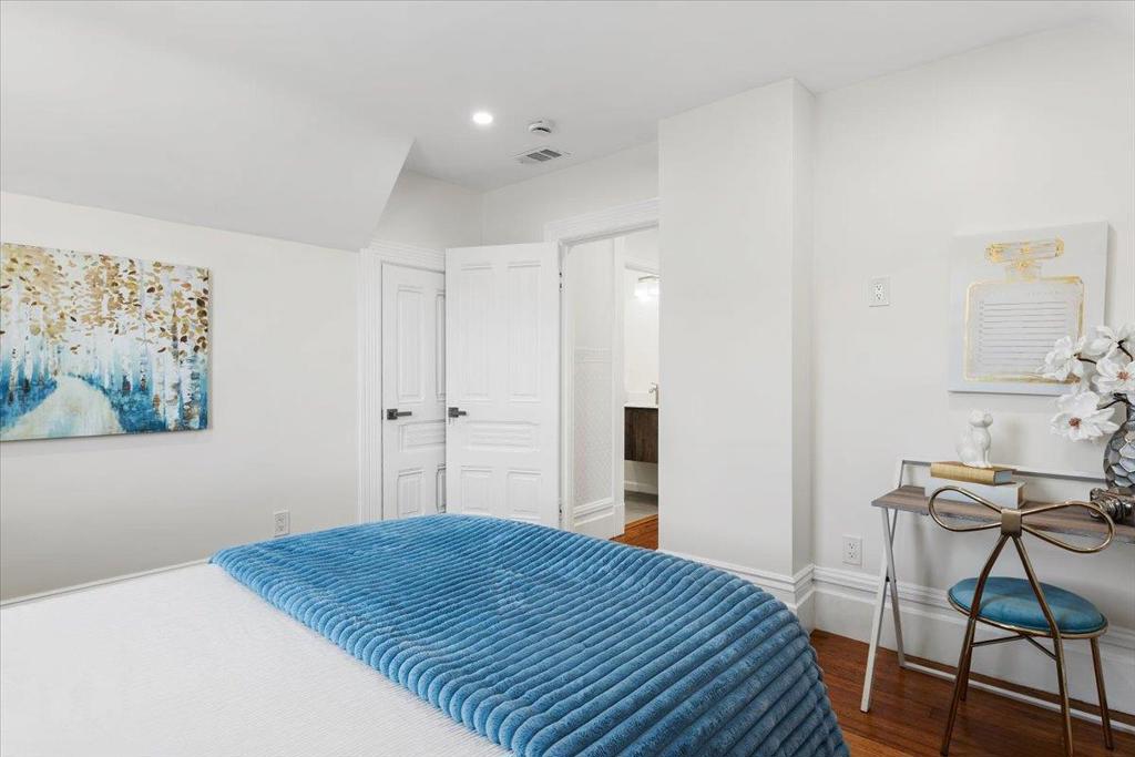 1737 Mckinnon Property Photo 22