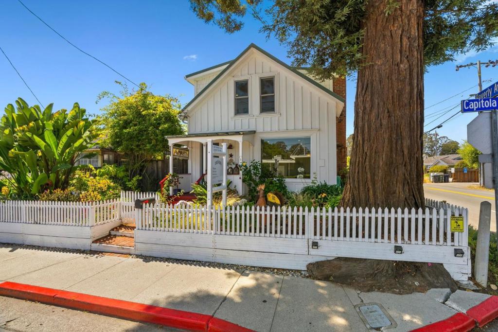 529 Capitola Avenue Property Photo 2