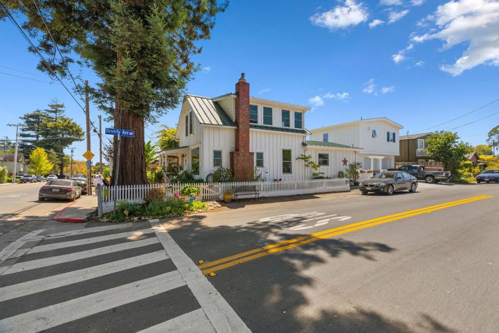 529 Capitola Avenue Property Photo 3