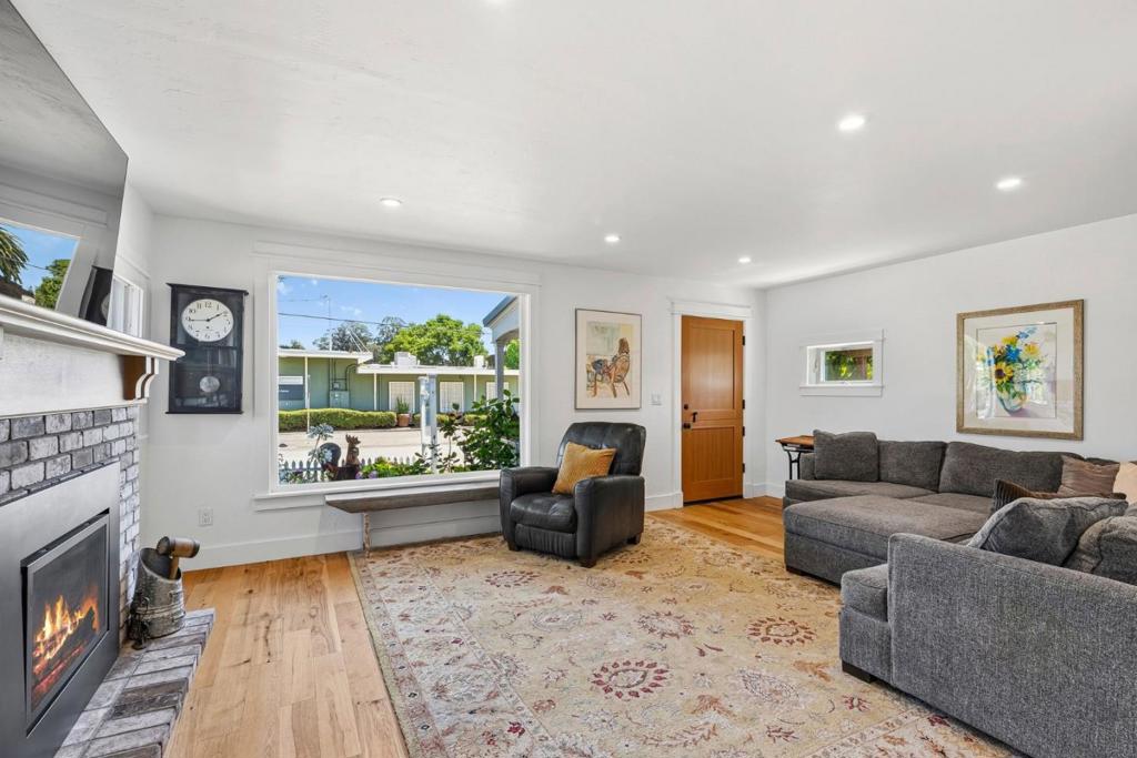 529 Capitola Avenue Property Photo 5