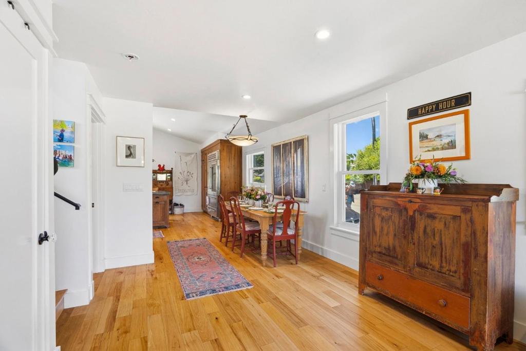 529 Capitola Avenue Property Photo 8