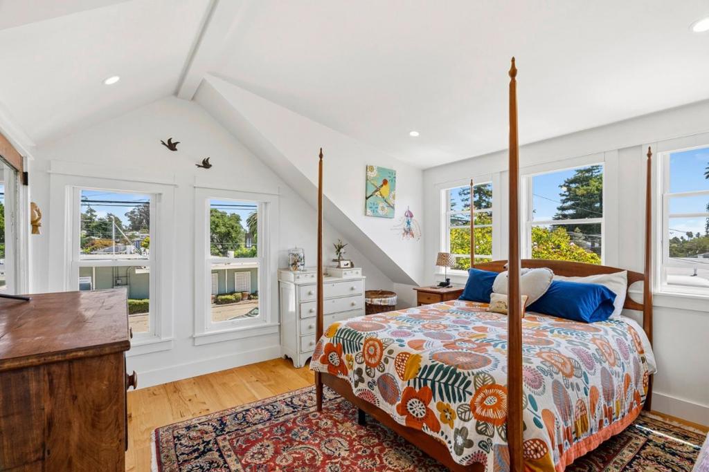 529 Capitola Avenue Property Photo 17