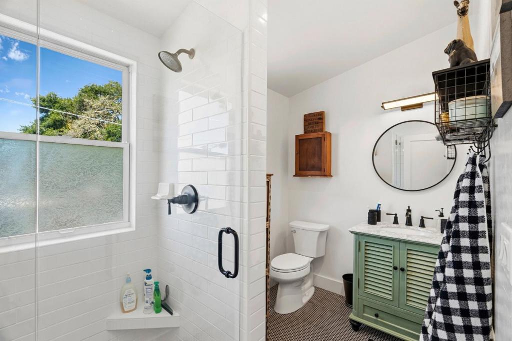 529 Capitola Avenue Property Photo 20