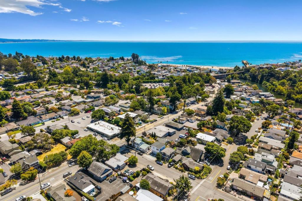529 Capitola Avenue Property Photo 22