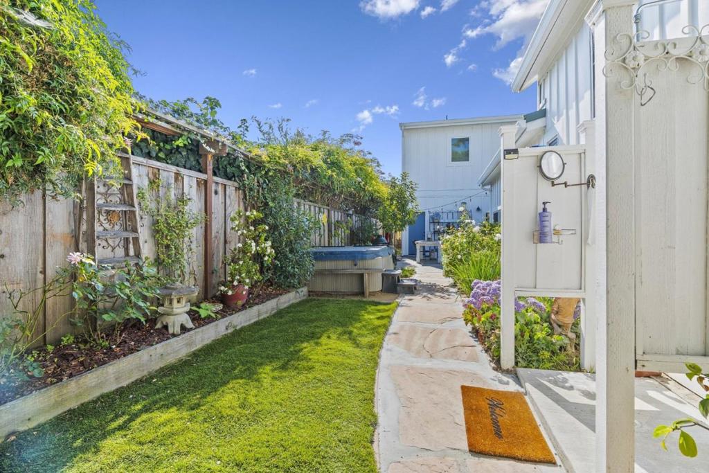 529 Capitola Avenue Property Photo 23