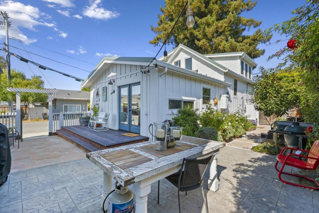 529 Capitola Avenue Property Photo 28