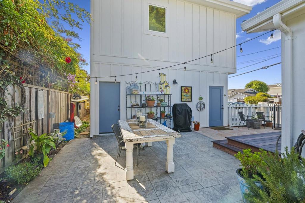 529 Capitola Avenue Property Photo 30