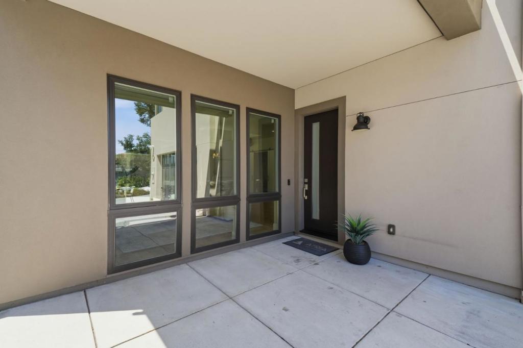 826 W Olive Avenue Property Photo 2