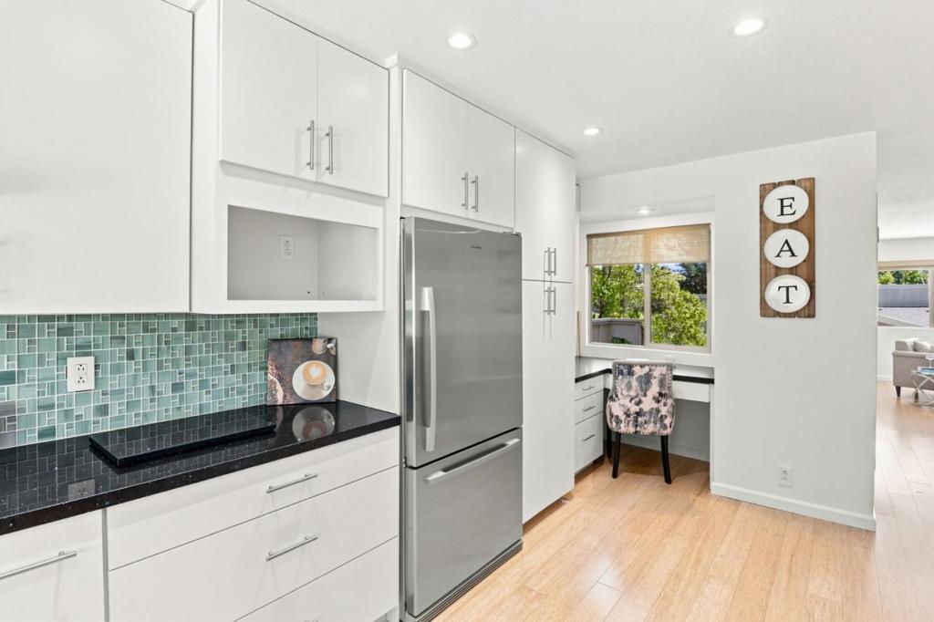 37 Weepingridge Court Property Photo 10