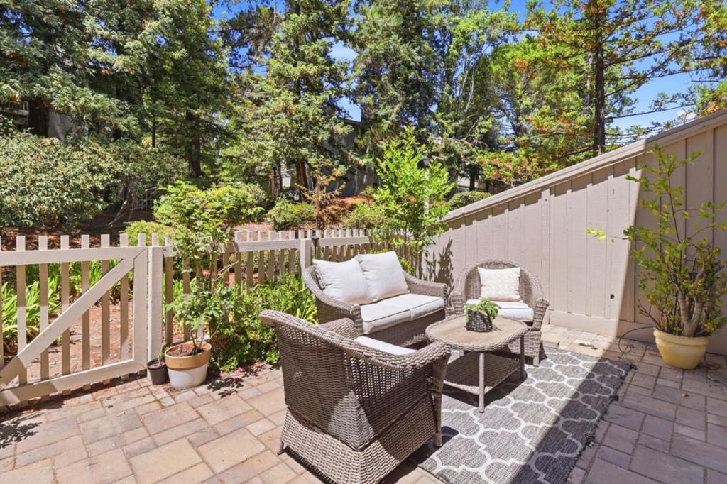 37 Weepingridge Court Property Photo 37