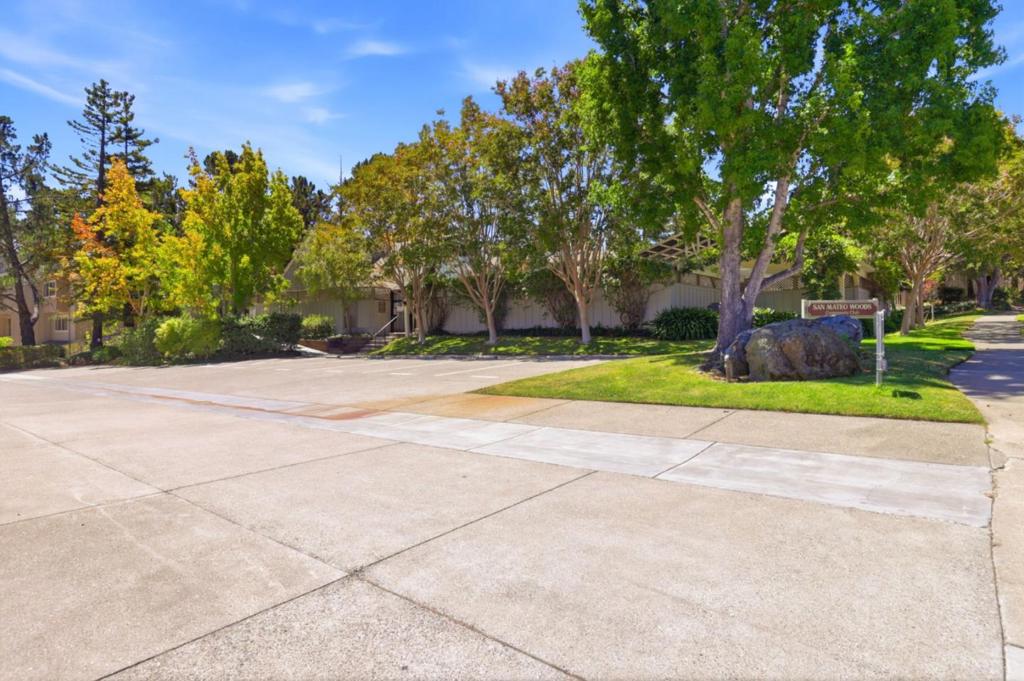 37 Weepingridge Court Property Photo 40