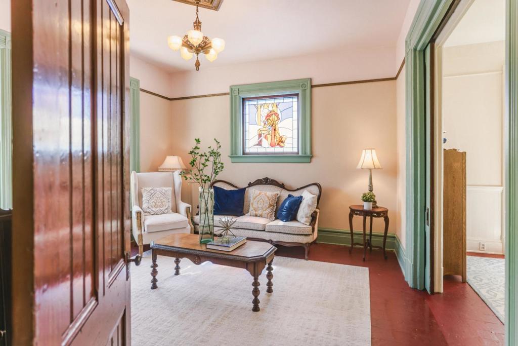 1051 Harrison Street Property Photo 4