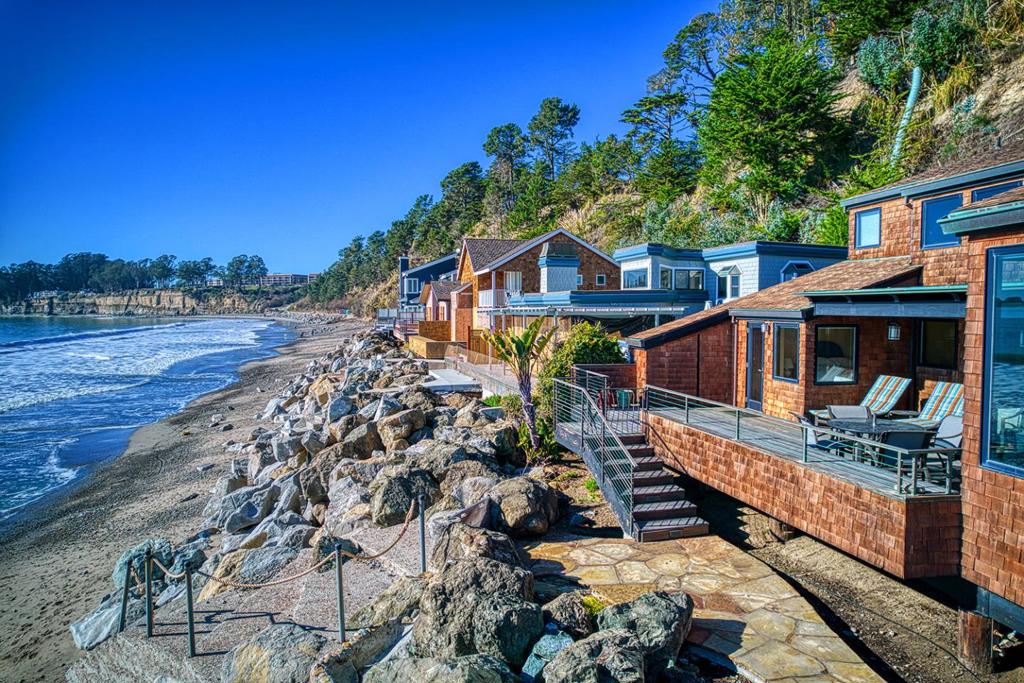 10 Potbelly Beach Road Property Photo