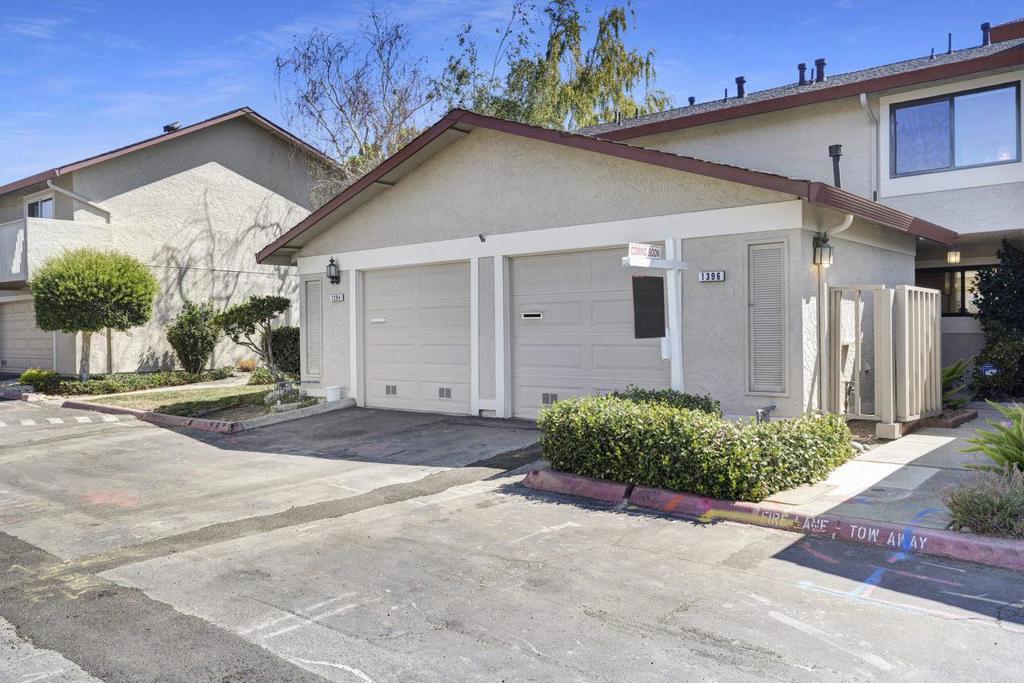 1396 Pinehurst Square Property Photo 1