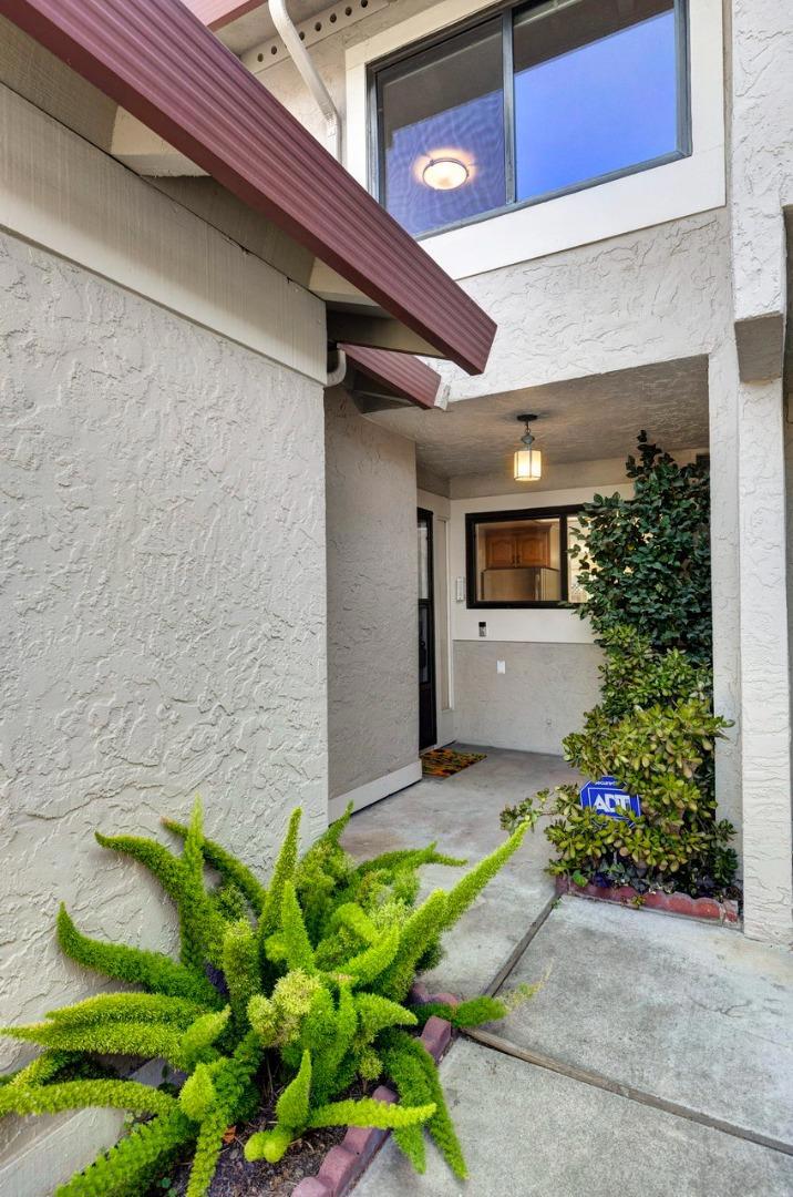 1396 Pinehurst Square Property Photo 4