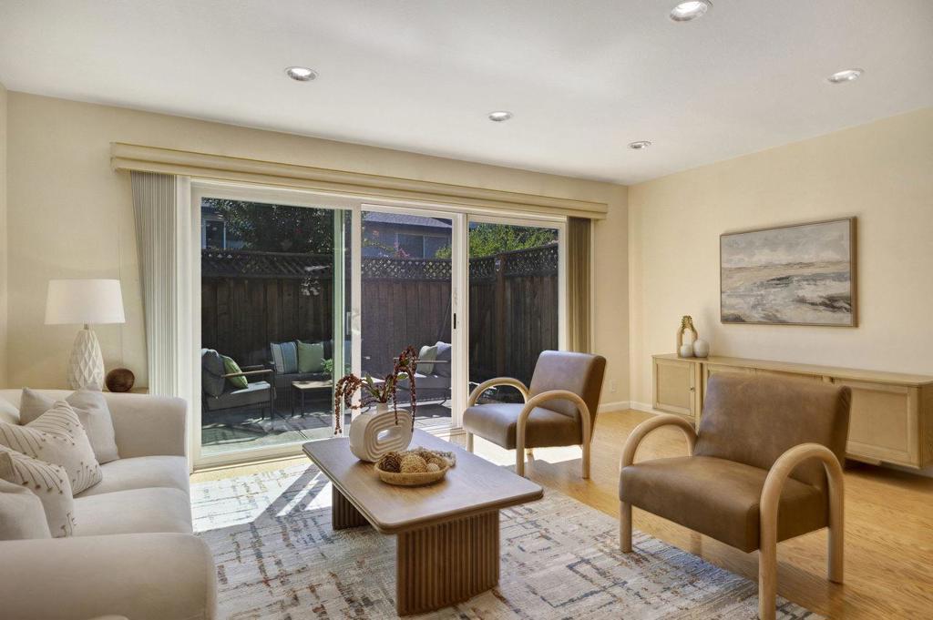 1396 Pinehurst Square Property Photo 10