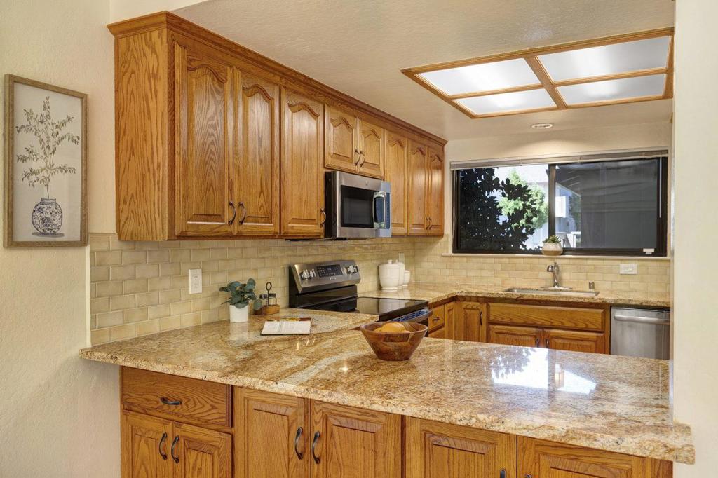 1396 Pinehurst Square Property Photo 14