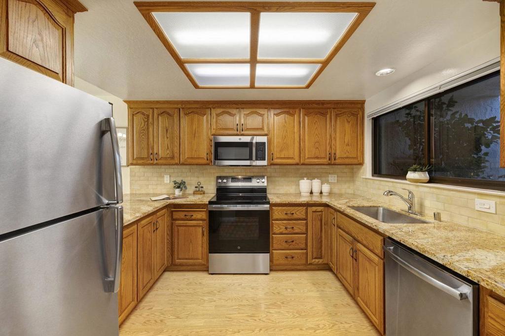 1396 Pinehurst Square Property Photo 15