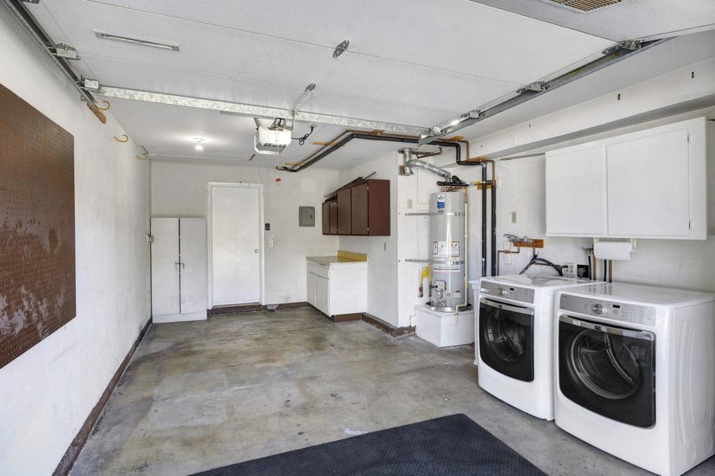 1396 Pinehurst Square Property Photo 30