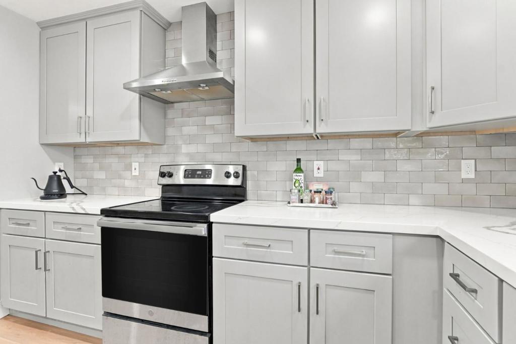 588 Borregas Avenue Property Photo 9