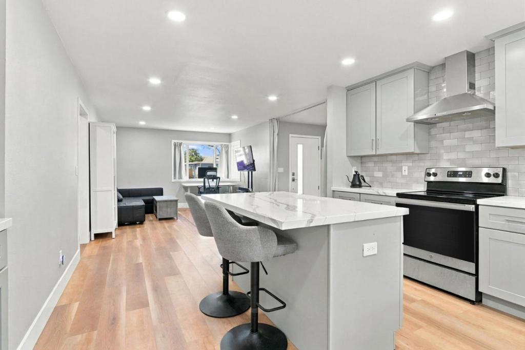588 Borregas Avenue Property Photo 10