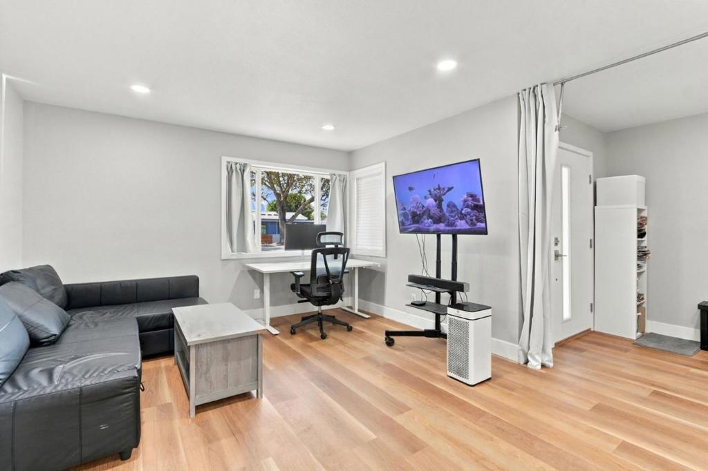 588 Borregas Avenue Property Photo 11