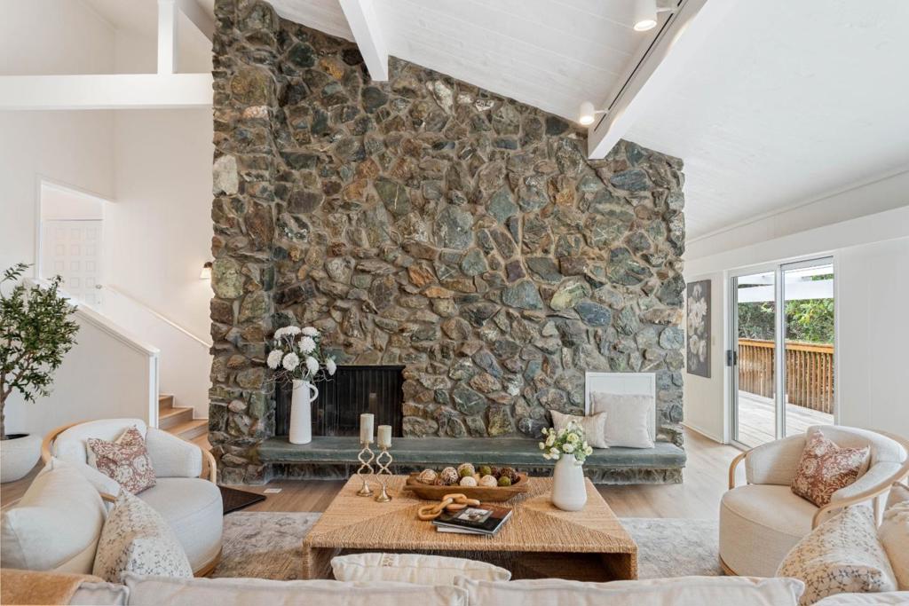 6965 Carmel Valley Road Property Photo 7