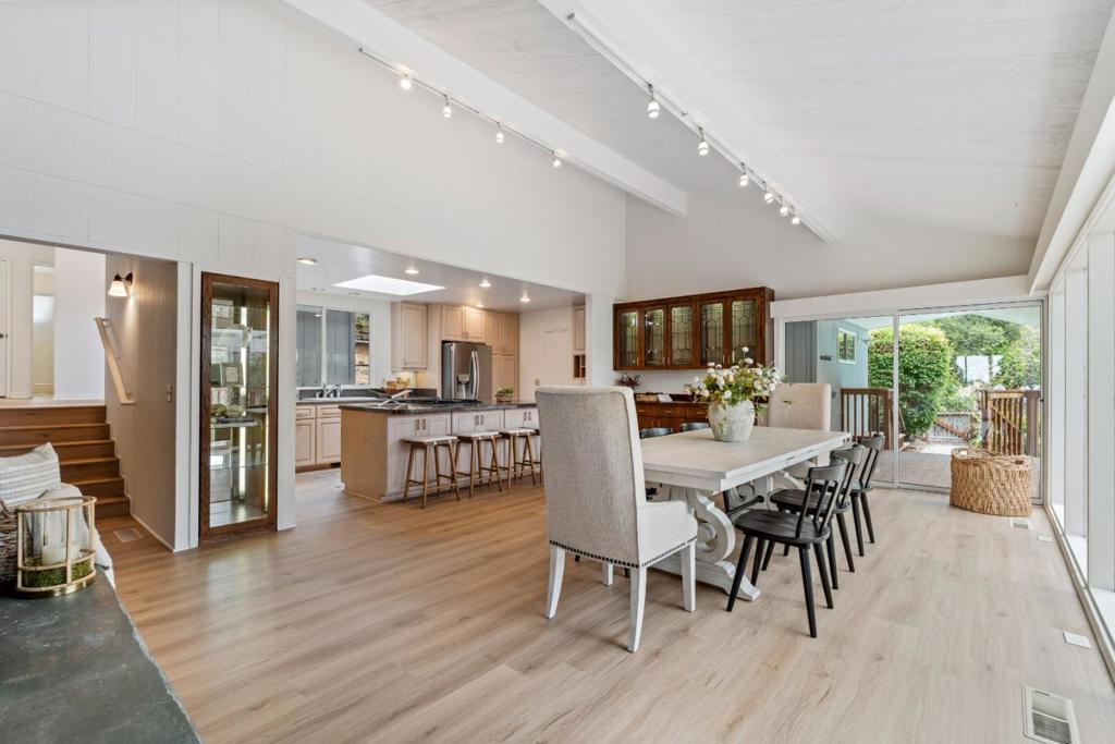 6965 Carmel Valley Road Property Photo 10