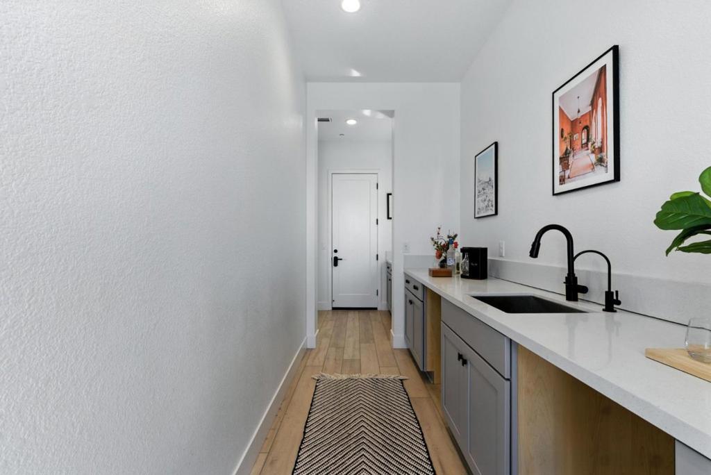 467 Halcyon Place Property Photo 31