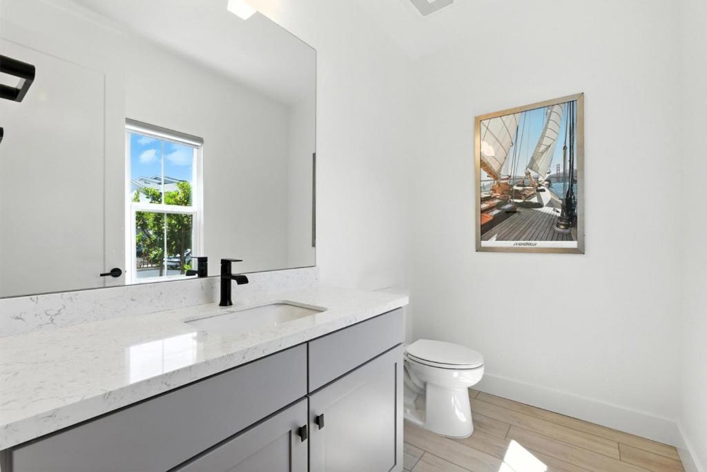 467 Halcyon Place Property Photo 33