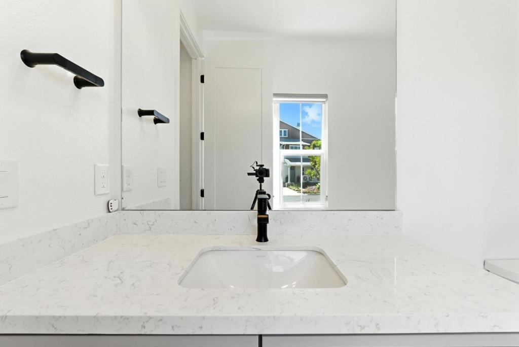 467 Halcyon Place Property Photo 34