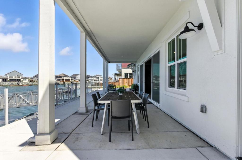 467 Halcyon Place Property Photo 37