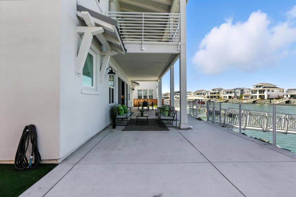 467 Halcyon Place Property Photo 39