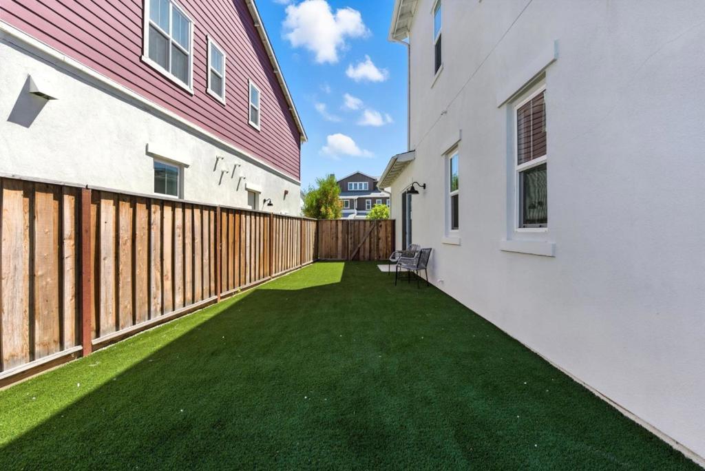 467 Halcyon Place Property Photo 40