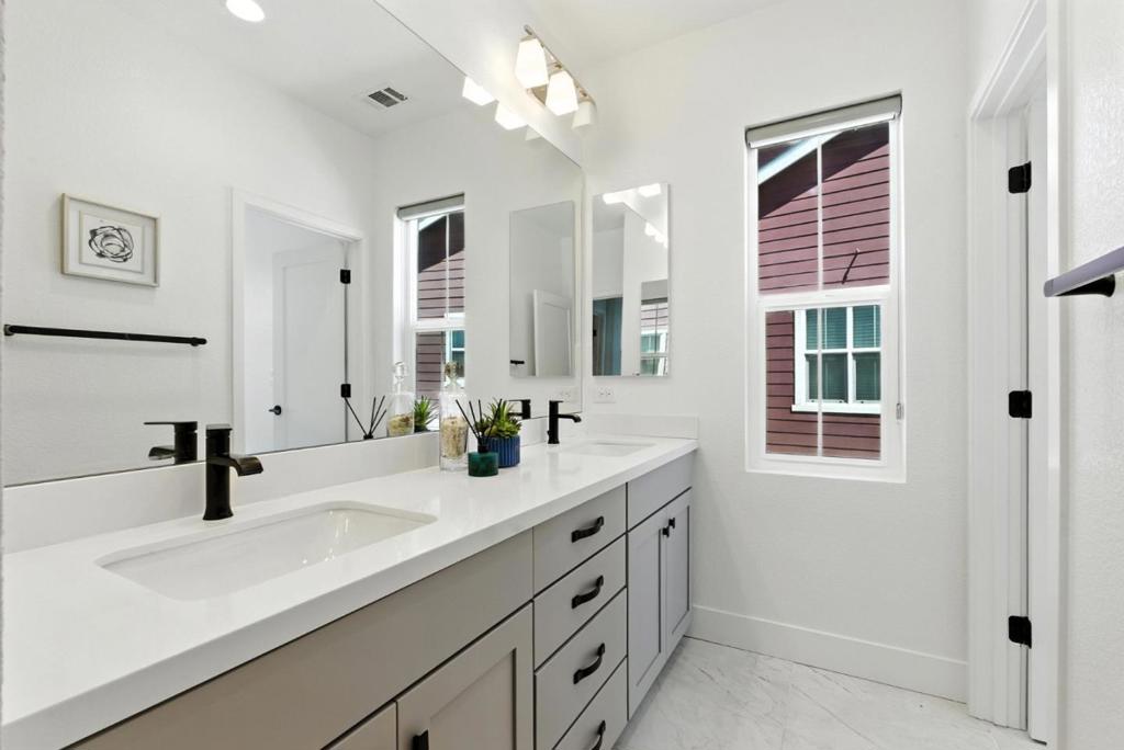467 Halcyon Place Property Photo 54