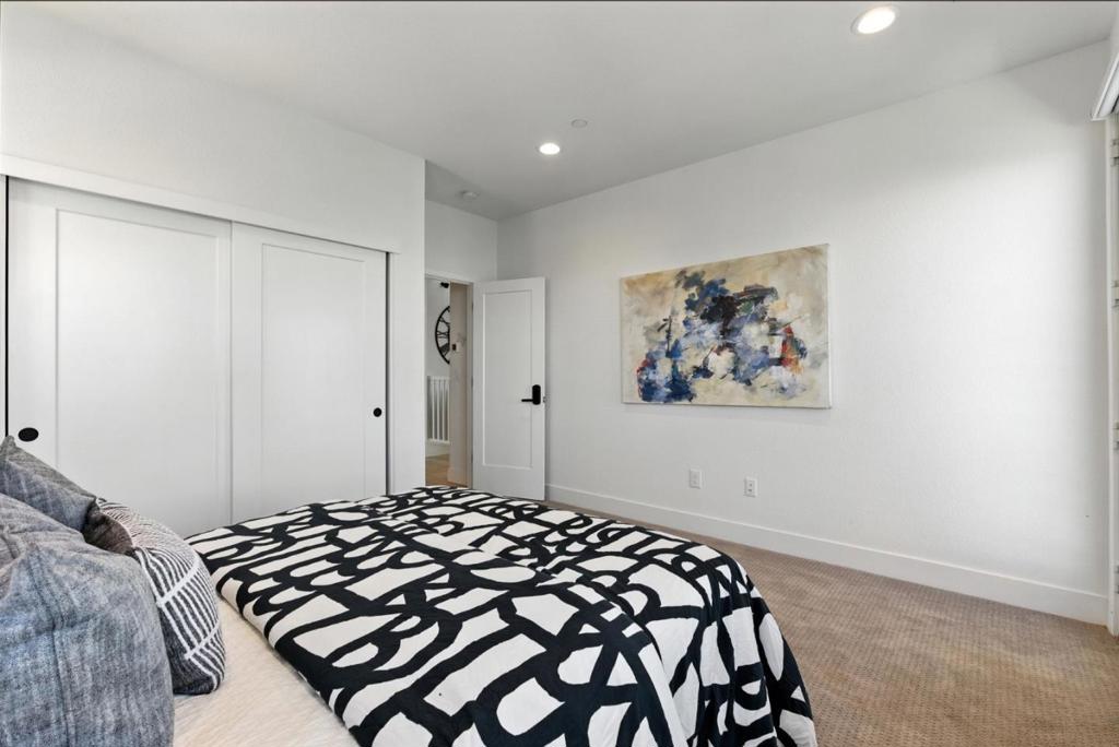 467 Halcyon Place Property Photo 60