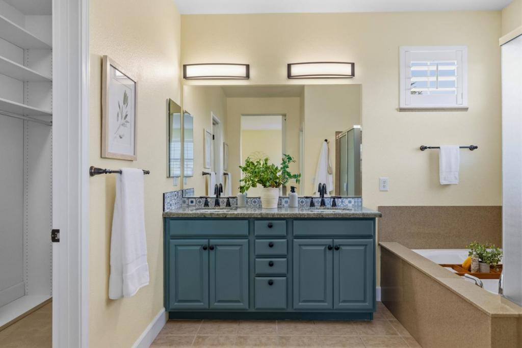 4305 Peninsula Point Drive Property Photo 13