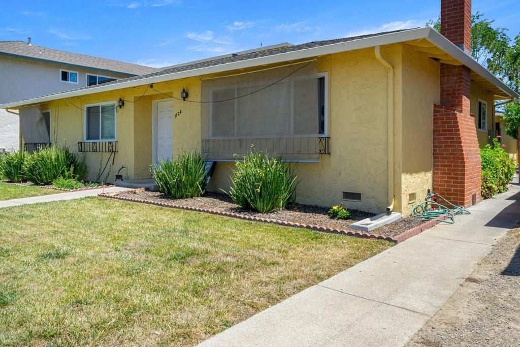 1128 Oakmont Drive Property Photo 3