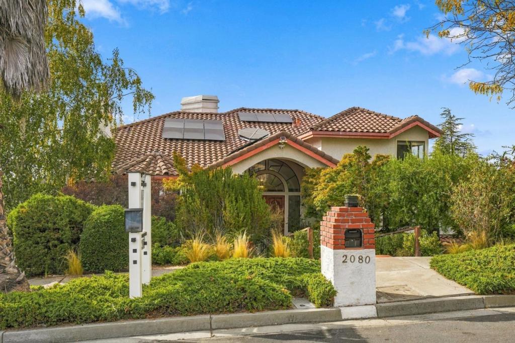2080 Rancho Higuera Court Property Photo 3